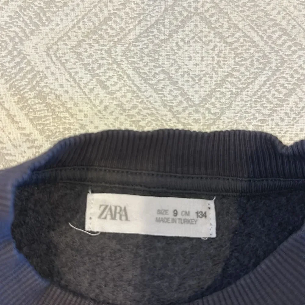 Zara Boys Dark Grey Crewneck Sweatshirtry with Text Writing All Over - Size 9